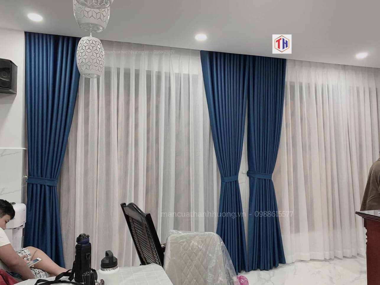 Rèm cửa màu xanh dương đậm - cuộc cách mạng cho đẳng cấp không gian. 44